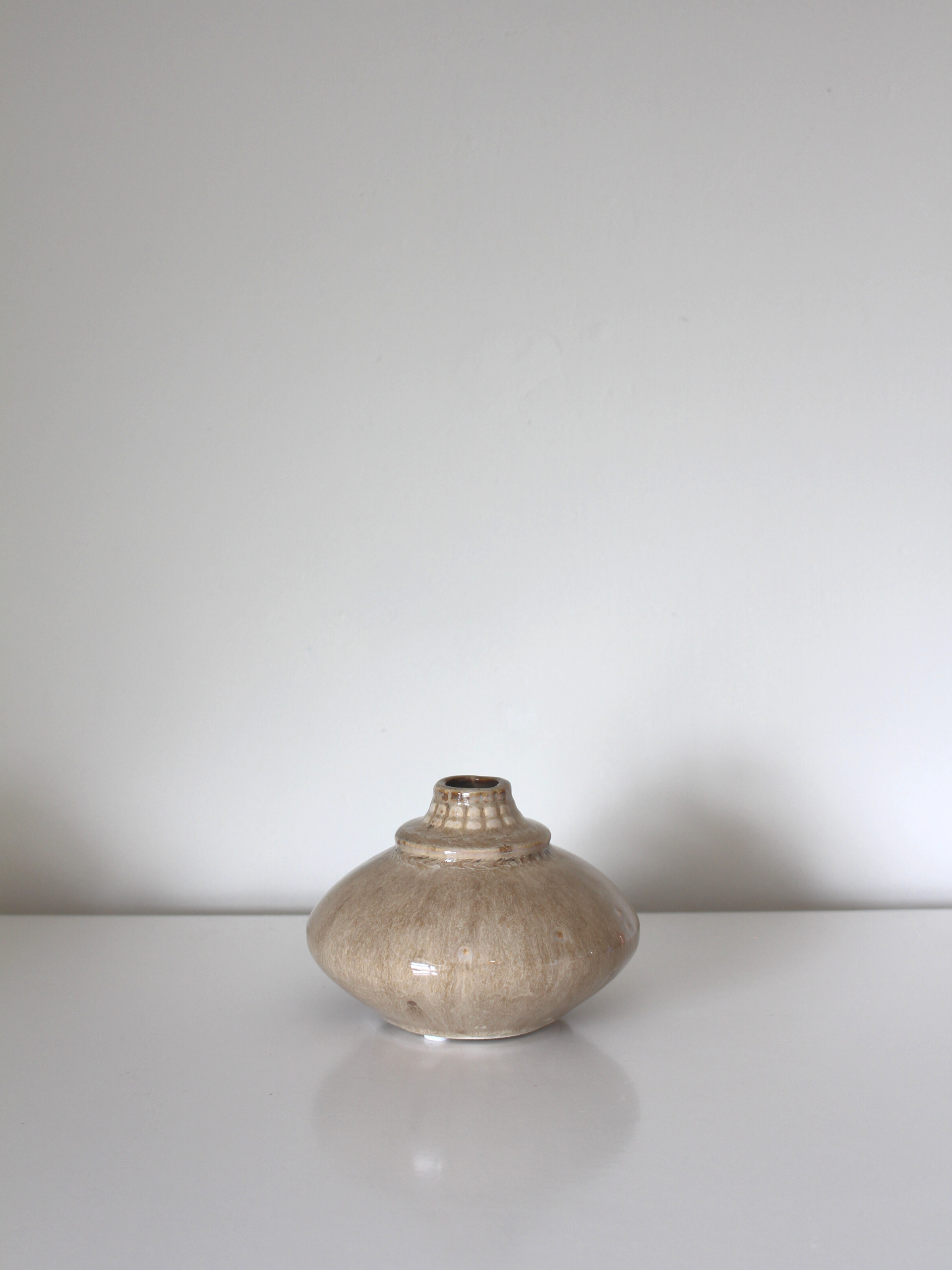 Pebble Vase in Stone